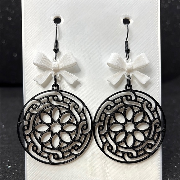 Handmade Jewelry - Black and White Dangle Earrings
